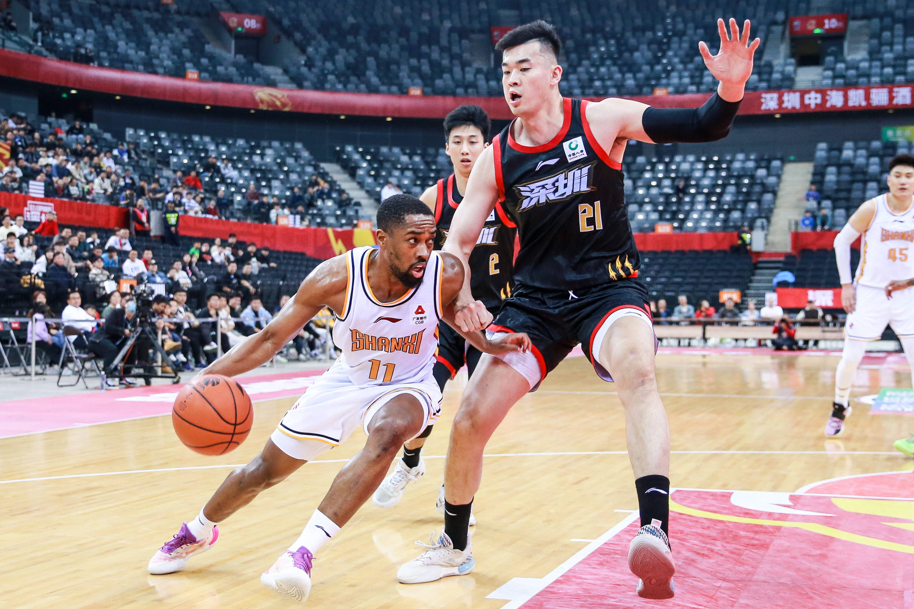 [NBA]詹姆斯防守漏人 比尔上演单臂暴扣.